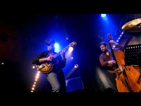 Gilad Hekselman Trio - The Bucket Kicker (Gilad Hekselman)