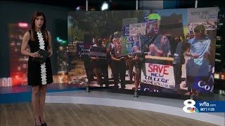 New College of Florida students hold alternative c