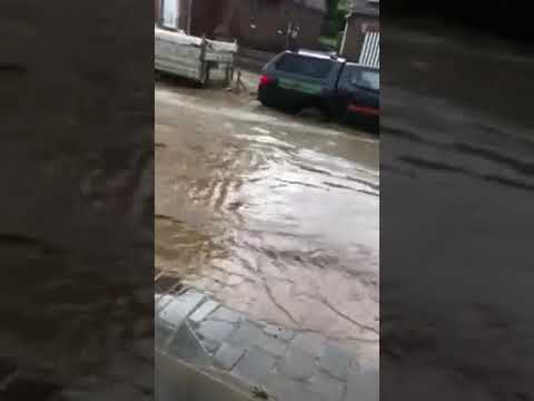 Enlève la chaise à papy tout de suite !!!! Sinon elle va être tremper