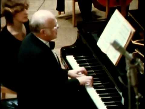 BACH  &  SVIATOSLAV RICHTER  Piano Concerto in D minor BWV 1052  (Allegro)