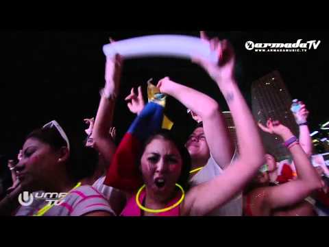 Armin van Buuren @ Ultra Music Festival Miami playing In And Out Of Love vs Raw Deal (AvB Mashup)