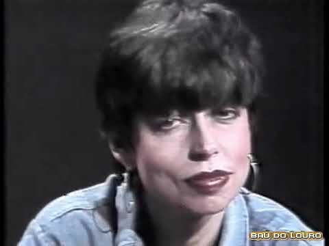 Nara Leão e Roberto Menescal, na TV Band 1983, apresentam de Tom Jobim a canção "Por Causa de Você"