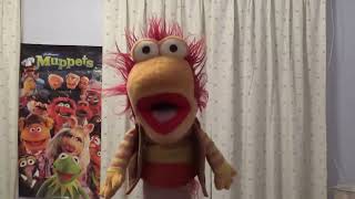 Gobo sings I Saw Mommy Kissing Santa Claus (John Mellencamp version)