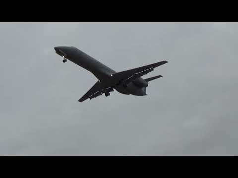 EMBRAER EMB-140 T-94 aterrizando en el Área Material Rio Cuarto 03-07-26
