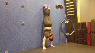 Body Weight - Wall Walk