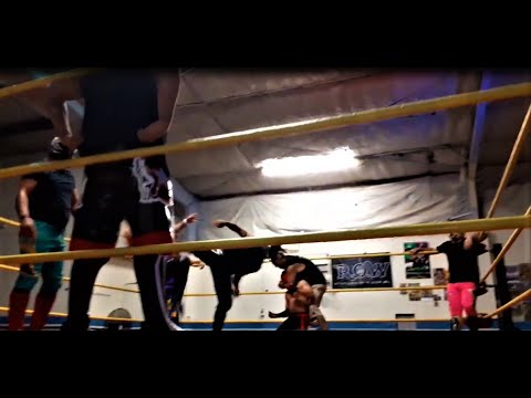 APW "AmazingManiaV" 10 Men Battle Royal for the "Mr Championship Rights" Briefcase