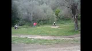 preview picture of video 'olevano sul tusciano motocross gaetano 5 anni VS  francesco 11 anni by max coda school'