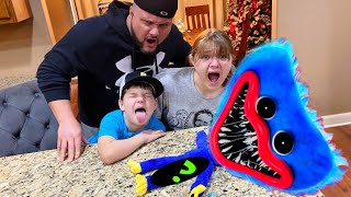 WHATS inside HUGGY WUGGY? Cutting OPEN POPPYS PLAYTIME Villain with AUBREY and CALEB!