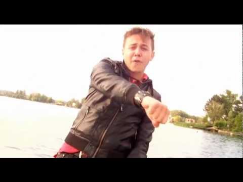 Martin übt den "Ans Meer" Tanz auf der MS FREYTAG