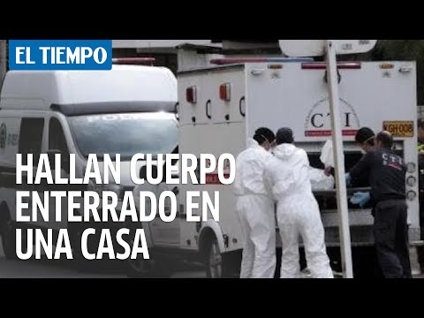 Hallan cuerpo enterrado en el patio de una casa y envuelto entre cobijas