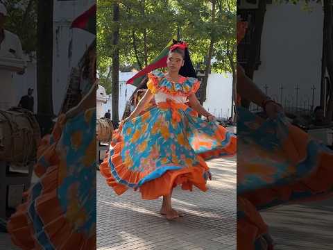 Cartagena w rytmie cumbii, mapalé, puyi, fandango i porro 💃 Plaza Bolívar Colombia🇨🇴