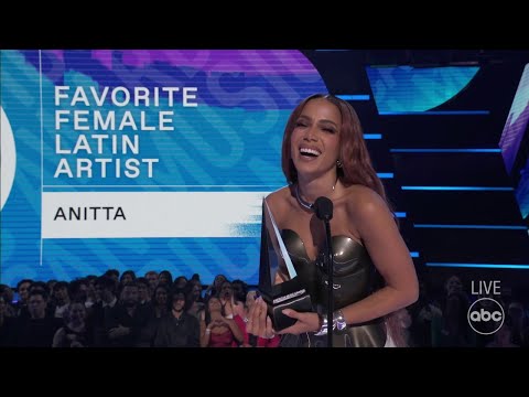 Anitta Accepts the 2022 AMA for Favorite Female Latin Artist - The American Music Awards