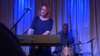 Teresa James and the Rhyhm Tramps - Give Me A Holler    Live!