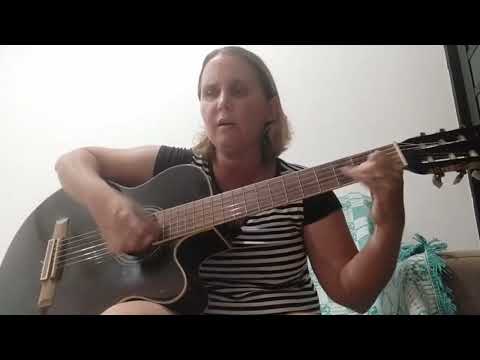 Renata Monte tocando violão