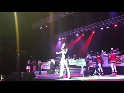 Kirk Franklin (featuring Nikki Ross) - Give Me That