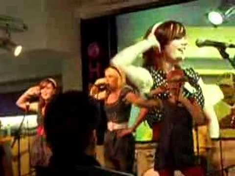The Pipettes - Pull Shapes (Live)
