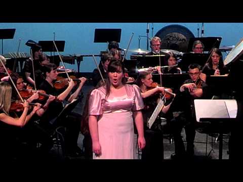 Jennifer sings with orchestra
