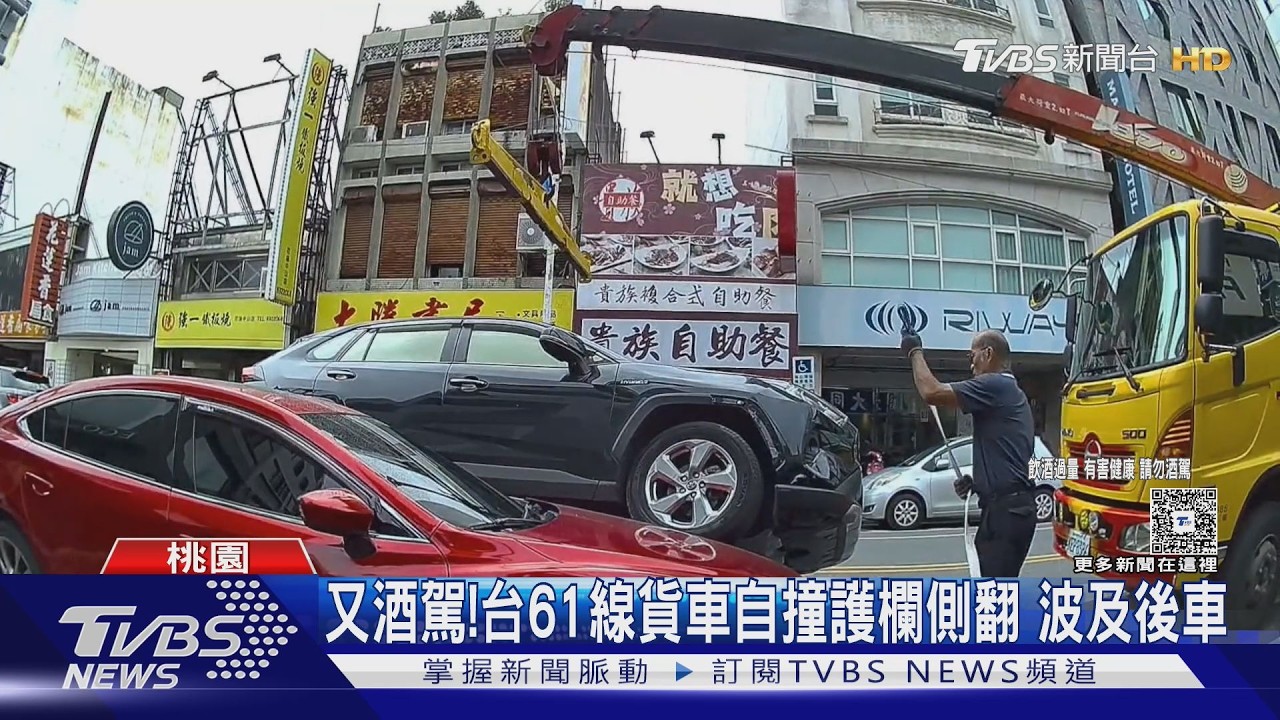 影音／違停起步釀禍！休旅車「騎上引擎蓋」疊羅漢　幸2人無傷