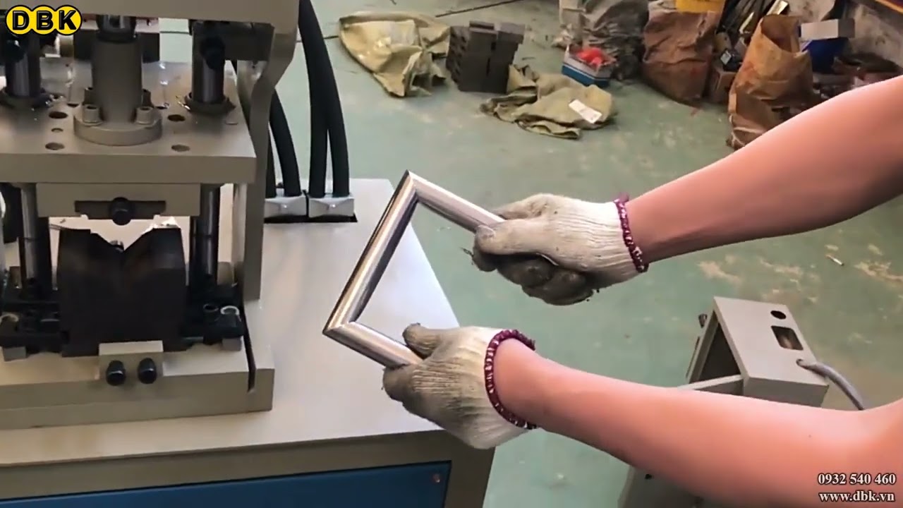 Video Máy đột dập thủy lực góc vuông 90 độ - Máy đột dập thủy lực 1 đầu R80 - 2.2 kW