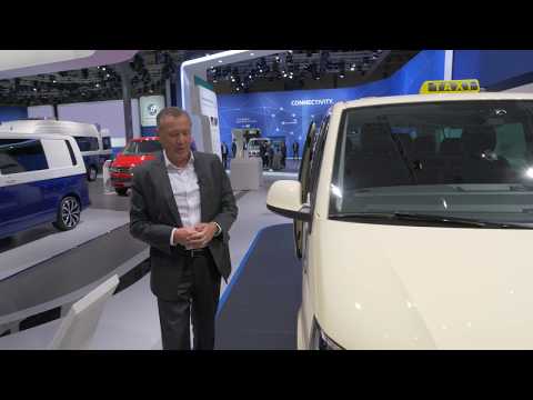 IAA Nutzfahrzeuge 2018: Heinz -Jürgen Löw zeigt seine Highlights auf dem VWN-Messestand.