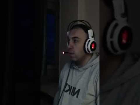 Максим Миксер - хомяк пакует свои рмр стикеры за щеку