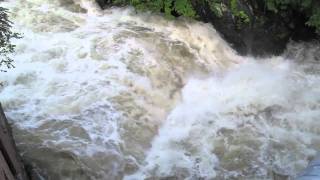 preview picture of video 'Hurricane Irene and Lee - Fishkill Creek in Beacon'