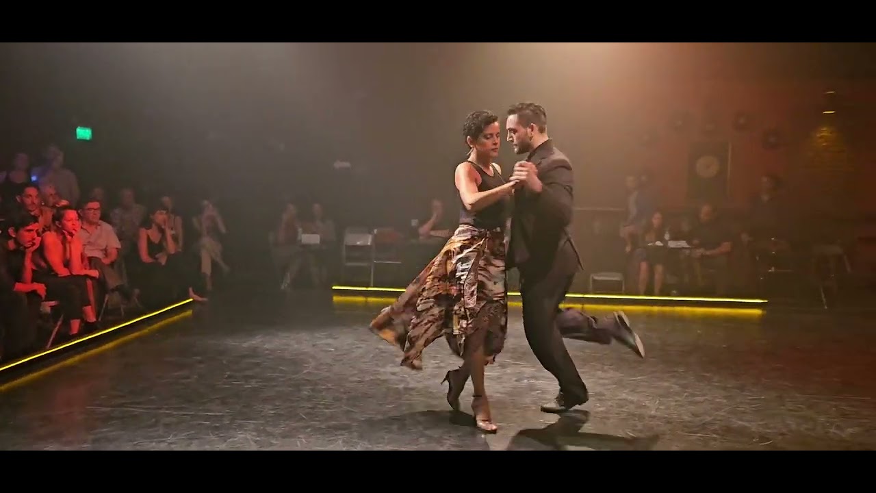 Juan Seliman y Natasha Arape. Maldita Milonga no Atroden Clube.  2/3. Juan D'Arienzo. Ríe Payaso