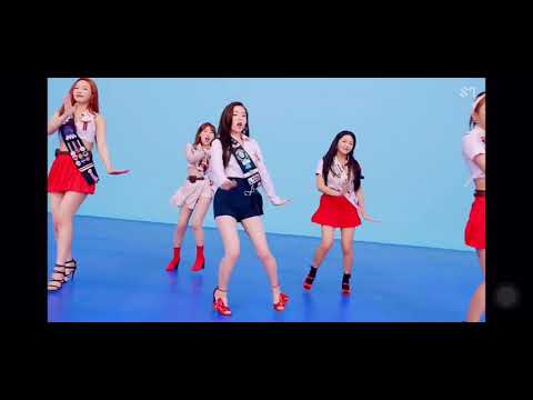 red velvet saying ‘nah’ to haters while singing banana