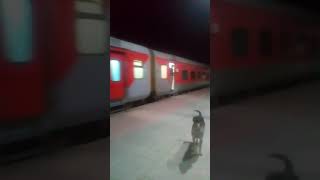 preview picture of video 'Rajdhani Exp. At Falna'
