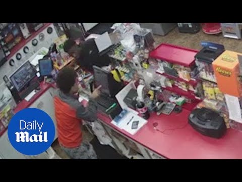 Довели до сердечного приступа и ограбили