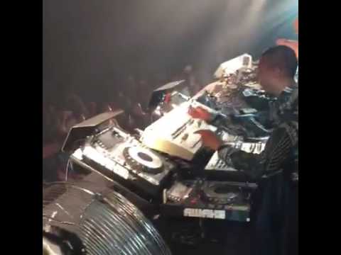 Jeff Mills does his thing on Roland TR-909