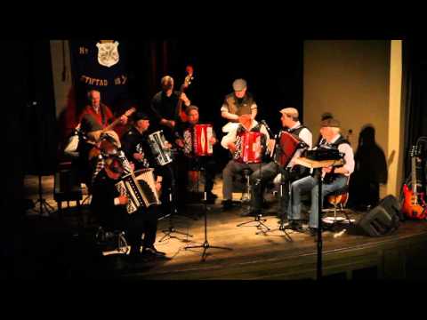 Huggkubben med Gubbar i keps