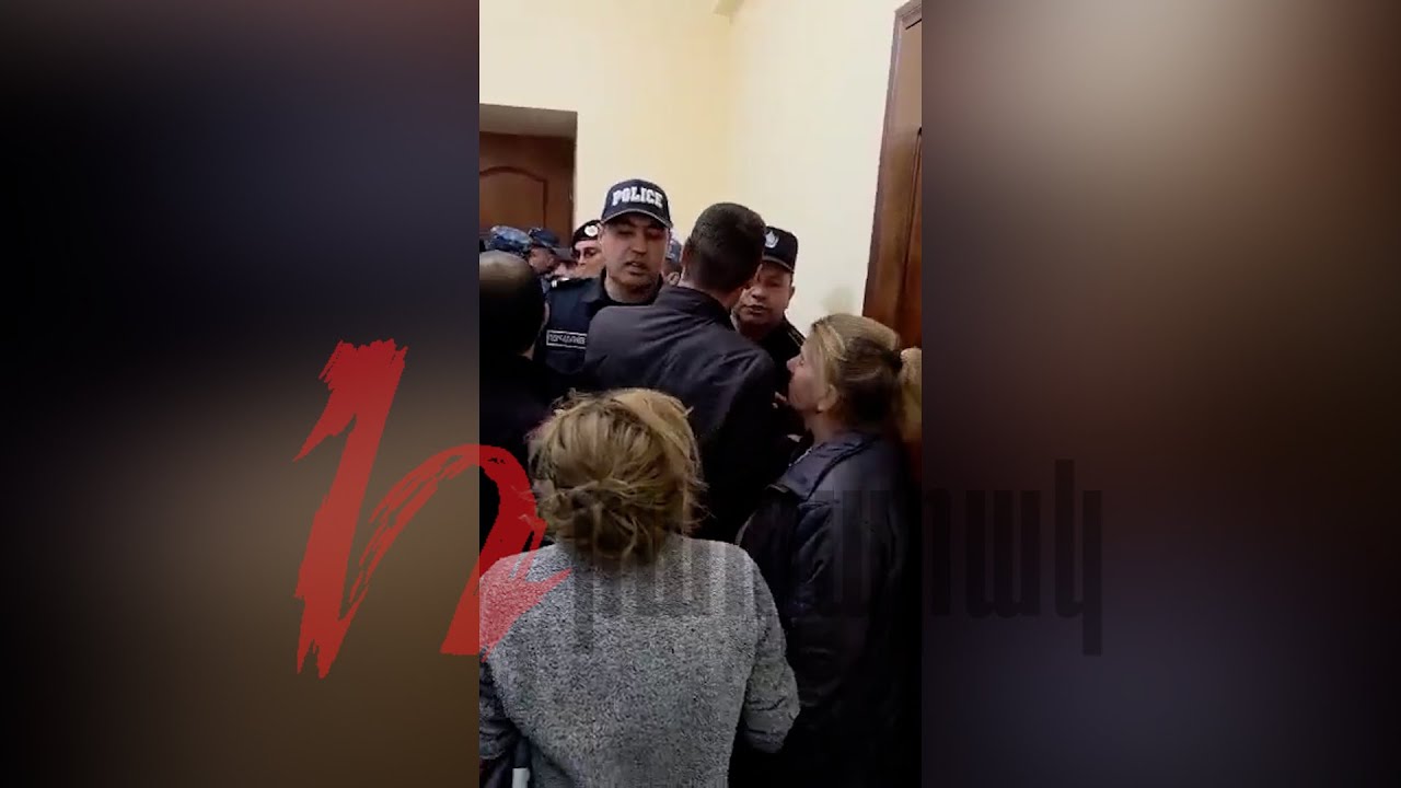 Գյումրեցիների ու իրավապահների միջև բախումներ են, իրավիճակը թեժ է