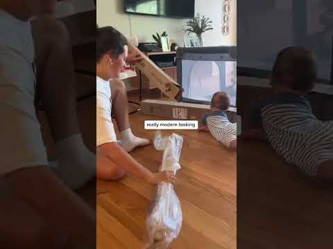 Retractable baby gate