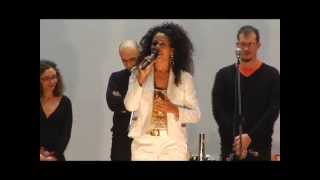 Sherrita Duran canta Amazing Grace nel Concerto del Carcere di Pavia