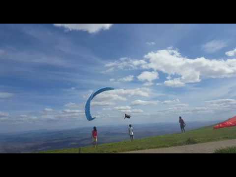 Acidente de parapente na decolagem