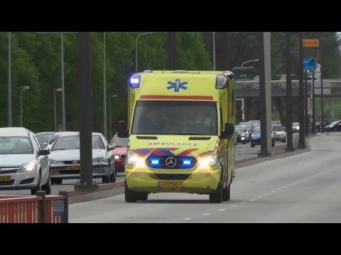 A1, Amstra Ambulance 01-128 Groningen-Stad naar het UMCG