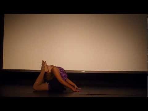 Ariah the Amazing Bendy Girl !