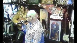 Holger singt das nennt man blues im Karaoke Fun Pub Stuttgart http://www.funpub.de