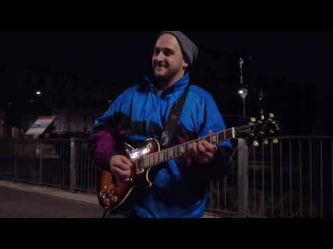 Cool street music in Rome, amazing guitar sound