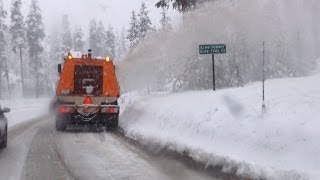 preview picture of video 'Snowstorm and traffic at Echo Summit, on US50 outside of South Lake Tahoe.'