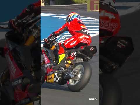 Montella just pulled an absolute worldie!! 🤯 | 2026 #EstorilWorldSBK 🇵🇹