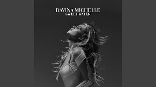 Kadr z teledysku Sweet Water tekst piosenki Davina Michelle
