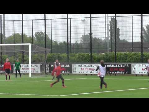 8 mei 2014 VV De Meern E2/E4 - VV De Meern D4 vr 0-10 Doelpunt Musie