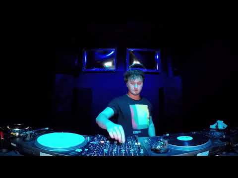 The Blue Oyster: Oskar Szafran / 06.11 / 17 - 18