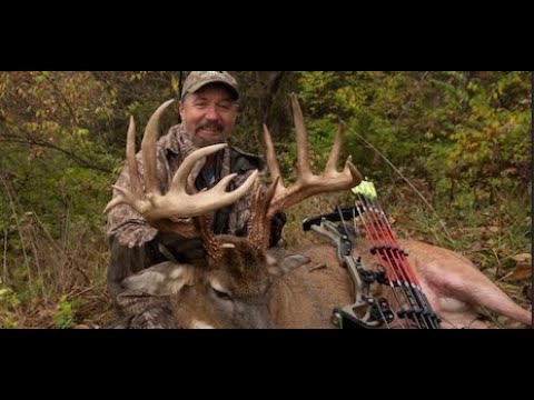 A Giant Buck Rattled in to Ten Yards