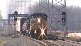 preview picture of video 'CSX Freight Q300 and Raritan Line Transit at Bound Brook, NJ'