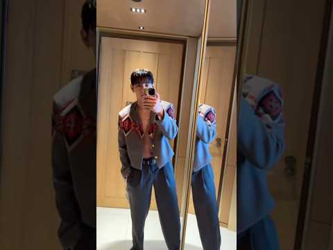 Taehyung dancing Jhope “Killin’ It Girl” 🕺✨ #bts #kimtaehyung #shorts #btsarmy #taehyung #jhope