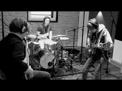 Grooveyard - Rolling in the Deep (Adele Cover)