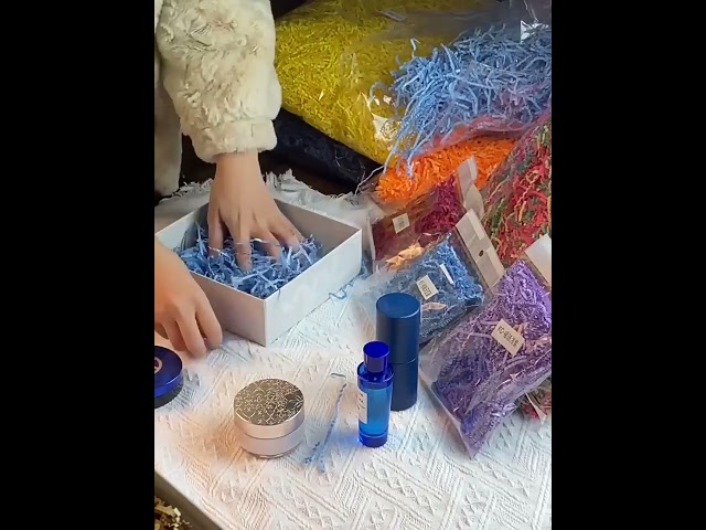 Vídeo relacionado con Caja de regalo grande verde con tapa 32x28x13,5 cm, caja para regalo Empaque cumpleaños, caja de zapatos al por mayor, Navidad Incluye relleno de papel triturado, tarjeta de sobre y cinta